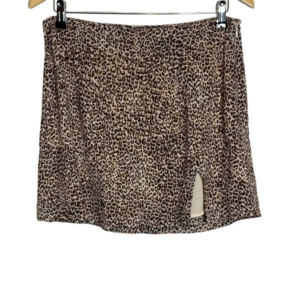 Lulus | Fiercely In Love Leopard Mini Skirt Side Zip Lined EUC - Picture 3 of 10